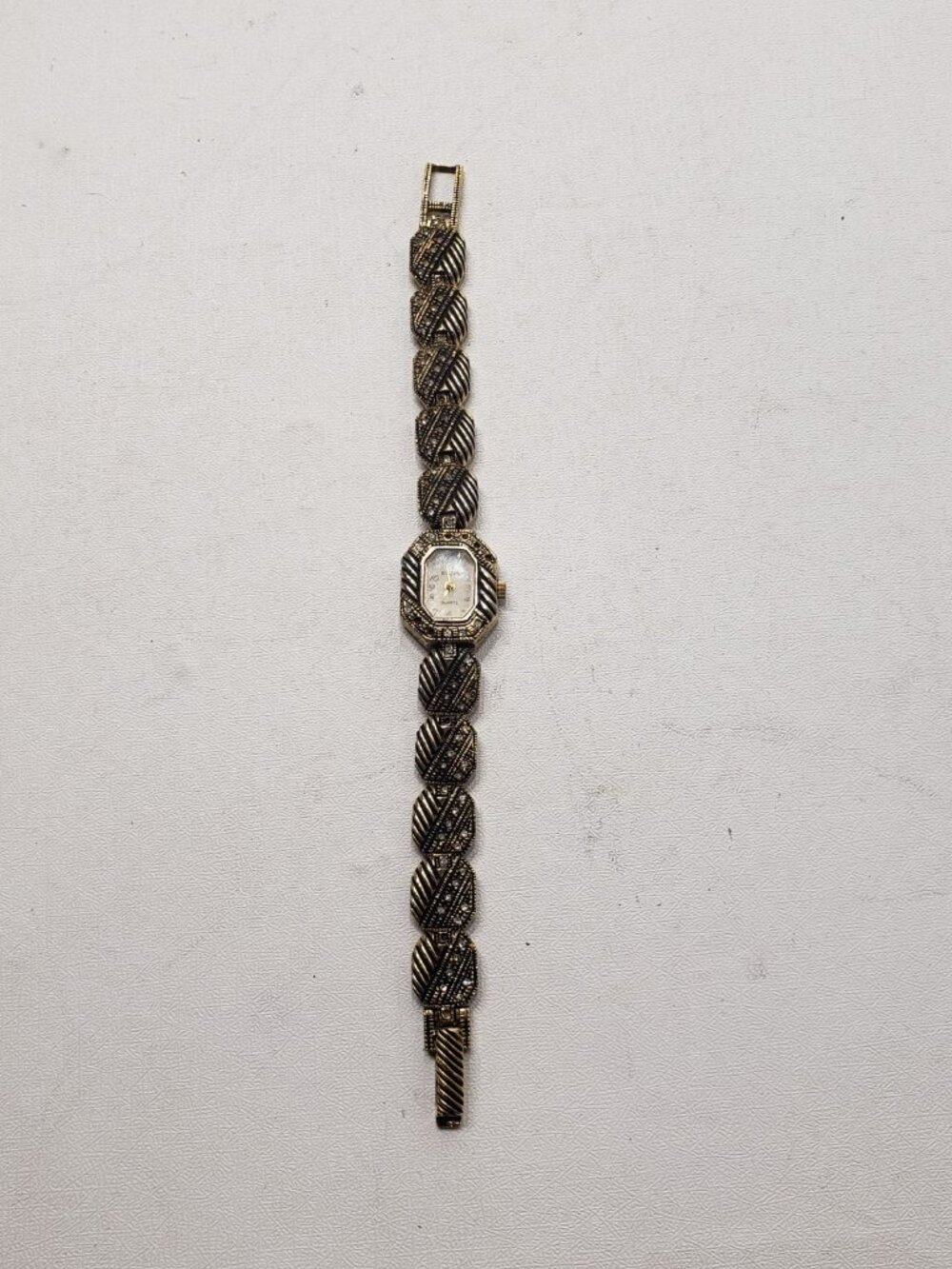 Vintage Elgin ER556-017 Women’s Quartz Gold Tone Rhinestone Bracelet Watch
